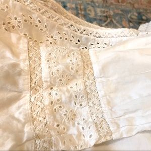 Lovely Blouse with Eyelet - size 14/16